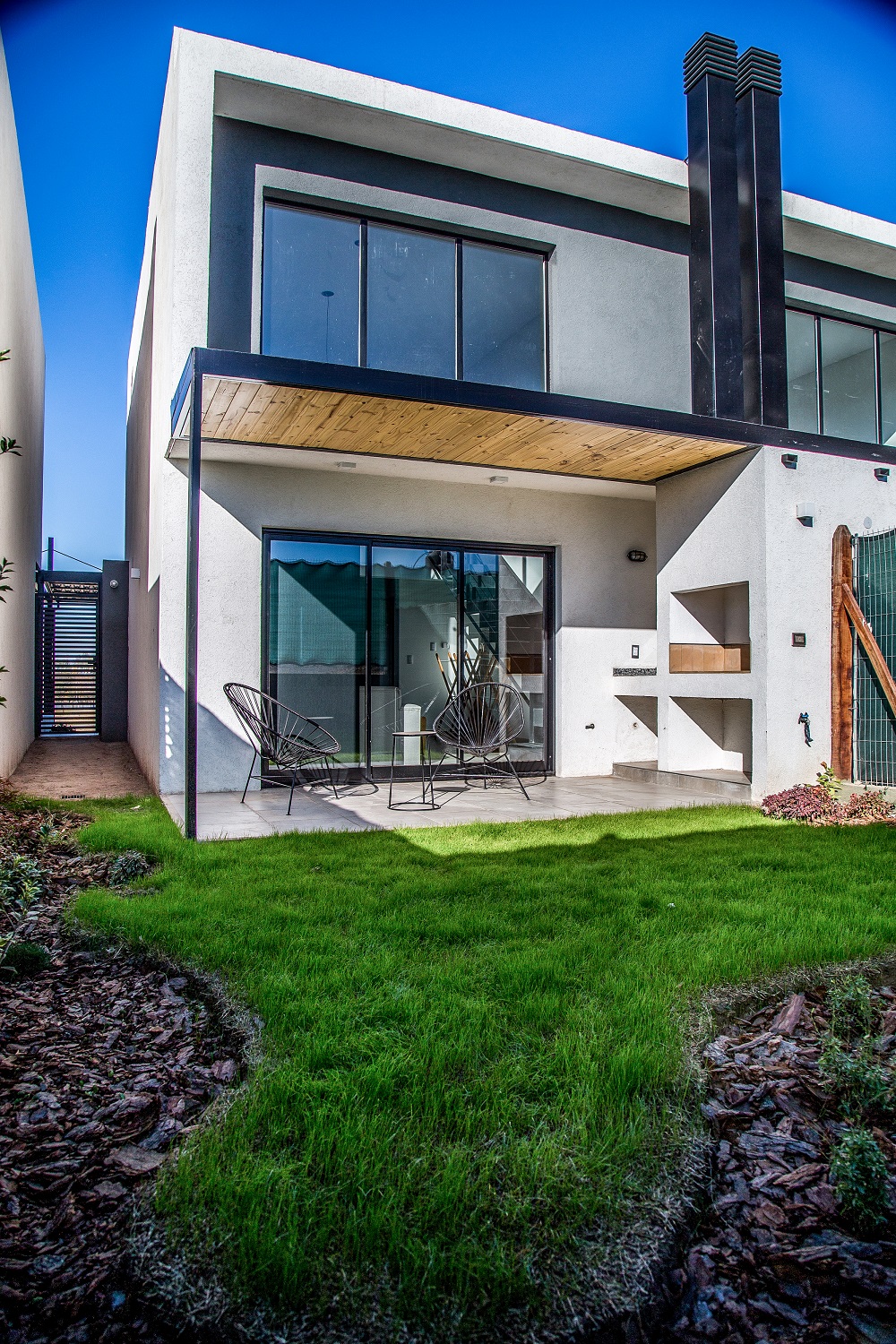 Dúplex de 1 dorm. con patio y galería.