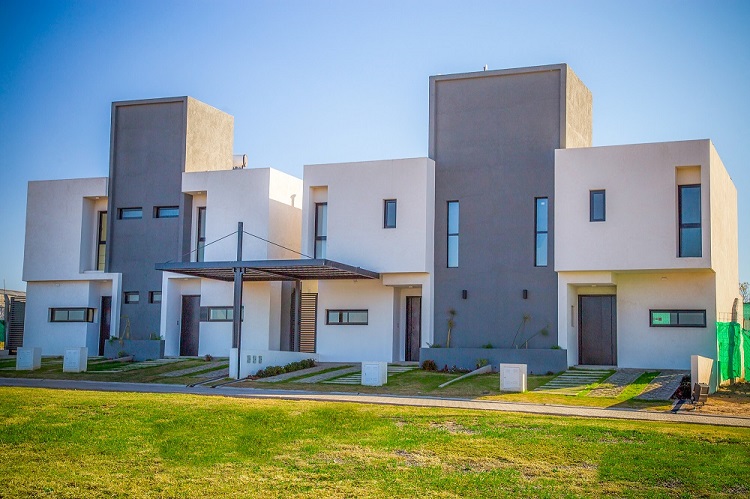 Dúplex de 1 dorm. con patio y galería.