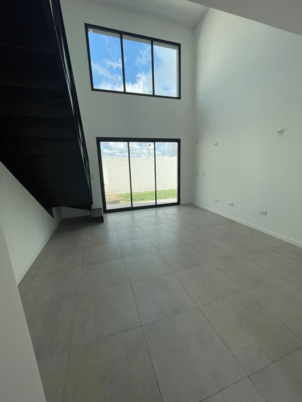 Dúplex de 1 dorm. con patio y galería.